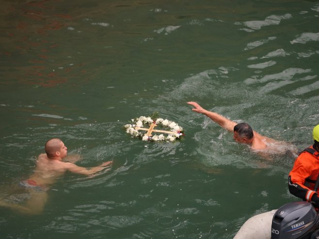 Пливање за Часни крст - у Бањалуци најбржи Далибор Кајиш, у Требињу више од 200 учесника (ФОТО/ВИДЕО)