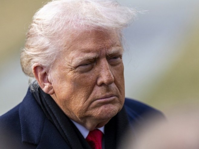 Трамп најавио царине од 200 одсто на француска вина и шампањце