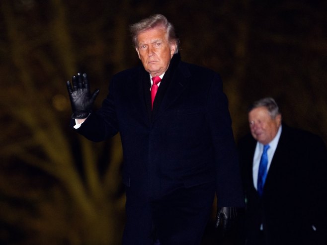 Трамп: Наш "генијални" савезник Британија планира предати острво Дијего Гарсија - чист идиотизам и зато морамо имати Гренланд