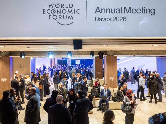 Давос (фото: EPA/LAURENT GILLIERON) - 