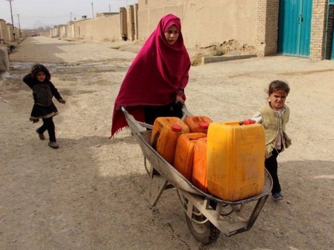 Недостатак питке воде широм свијета (фото: EPA/QUDRATULLAH RAZWAN) - 