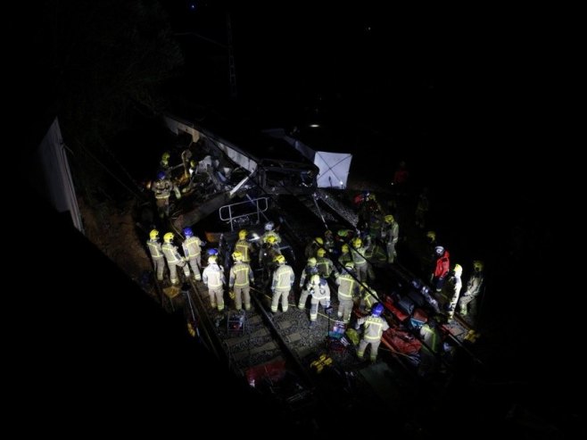 Још једна жељезничка несрећа у Шпанији: Машиновођа погинуо, више од 30 особа повријеђено