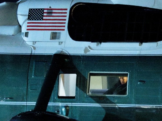 Трампов авион (фото: EPA/Aaron Schwartz / POOL) - 