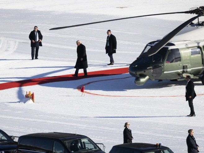 Трамп стигао хеликоптером у Давос (ВИДЕО)