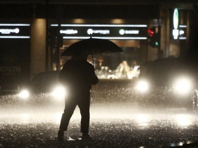 Јака олуја у Атини, једна особа погинула