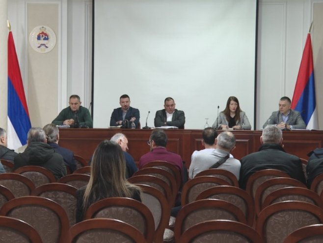 Састанак пољопривредних произвођача са Кузмићевом Састанак пољопривредних произвођача са Кузмићевом - Фото: РТРС