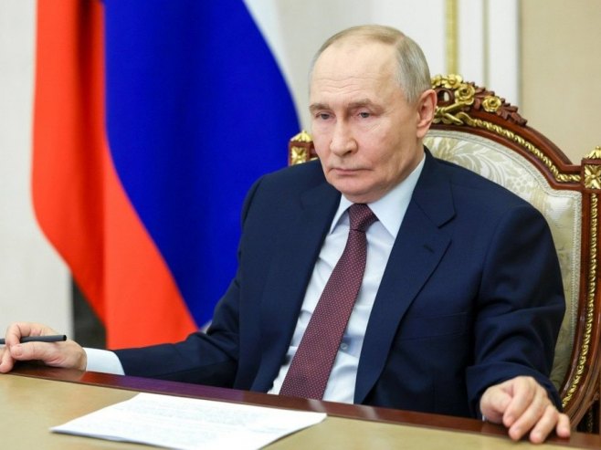 Путин: Руска војска мора да буде опремљена паметном техником, али на бази домаћих рјешења