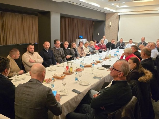 Састанак странке у Добоју (фото: Уједињена Српска) - 