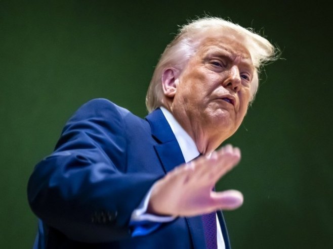 Трамп најавио царине од 100 одсто Канади ако склопи трговински споразум са Кином