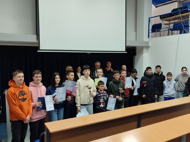 Ученици ОШ "Свети Сава" најуспјешнији на такмичењу из математике