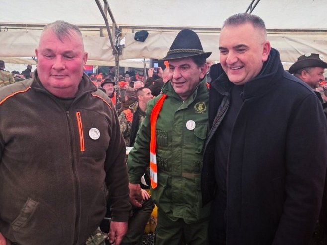 "Шакалијада" у Дервенти окупила више од 2.000 ловаца, присуствовао и Минић (ФОТО)