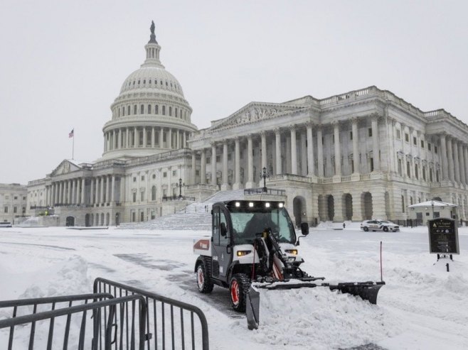 У зимској олуји широм САД погинуло најмање седам особа