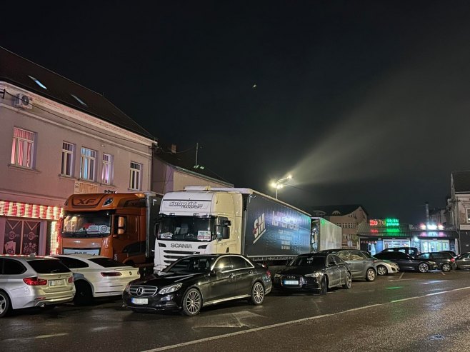 Протест превозника и даље траје, блокирани гранични прелази за теретни саобраћај према ЕУ (ФОТО)