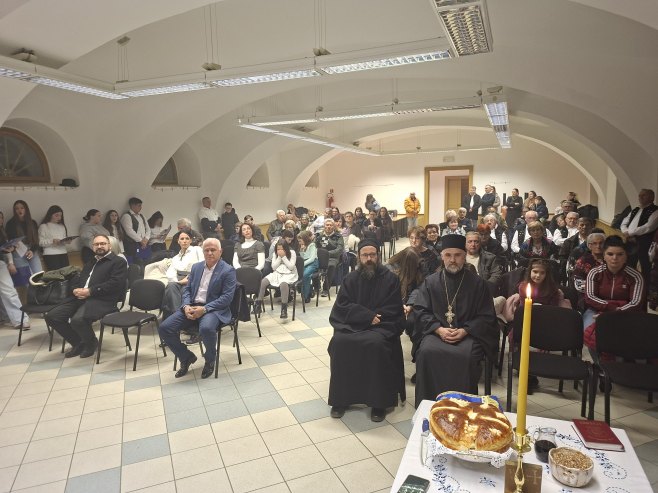 Светосавска академија у Пакрацу; Пакетићи за српску дјецу