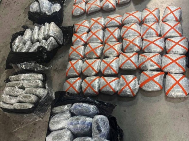 Заплијењено 107 килограма марихуане, трага се за кријумчаром