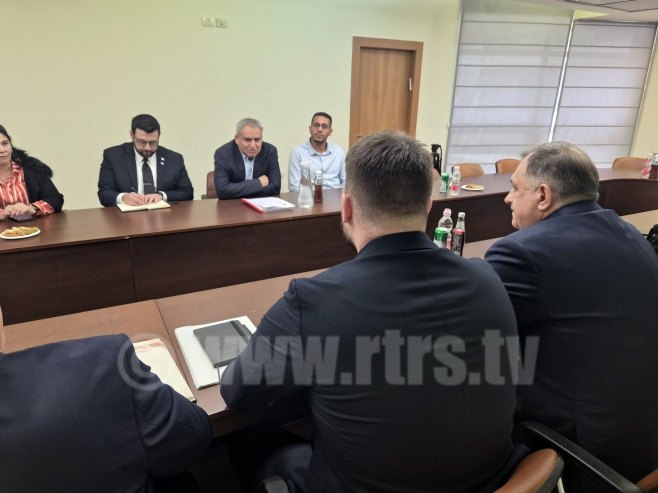 Dodik i Trišić Babić sa Elkinom (Foto: RTRS)