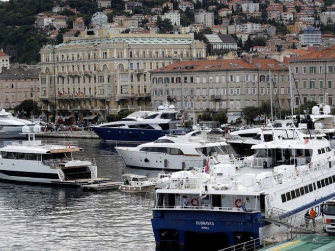 Шесторица мушкараца у Ријеци кажњени новчано због усташтва