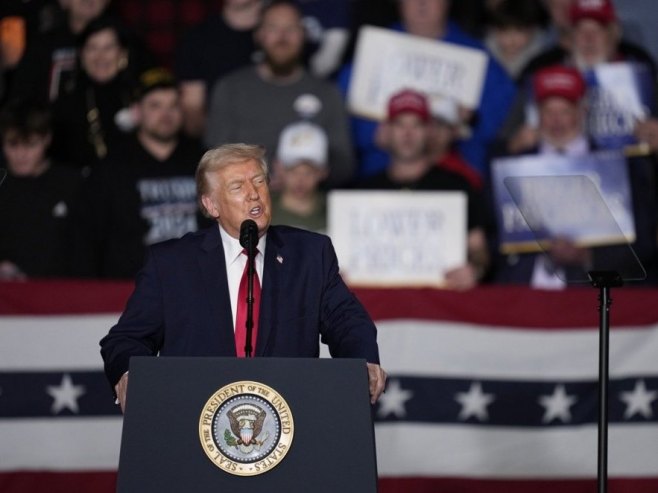 Трамп: Америчка морнарица спремна за операцију у Ирану сличну оној у Венецуели