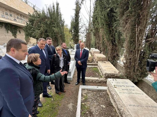 Додик и Тришић Бабић посјетили гроб Арија Ливнеа - Фото: Уступљена фотографија