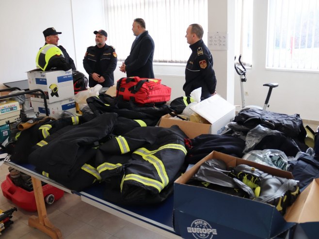 Ватрогасци из Хрватске донирали опрему колегама из Дервенте (ФОТО)