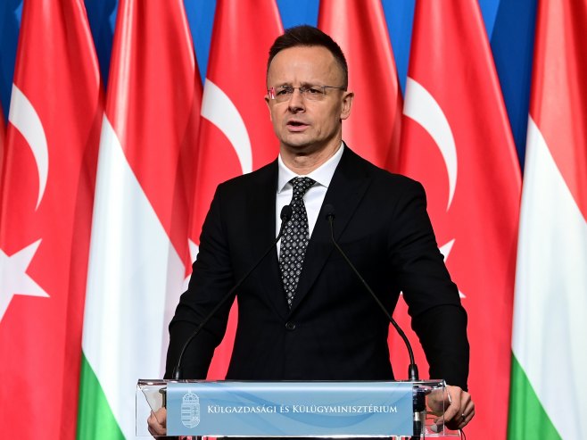 Сијарто: Будимпешта неће дати ниједну форинту Украјини