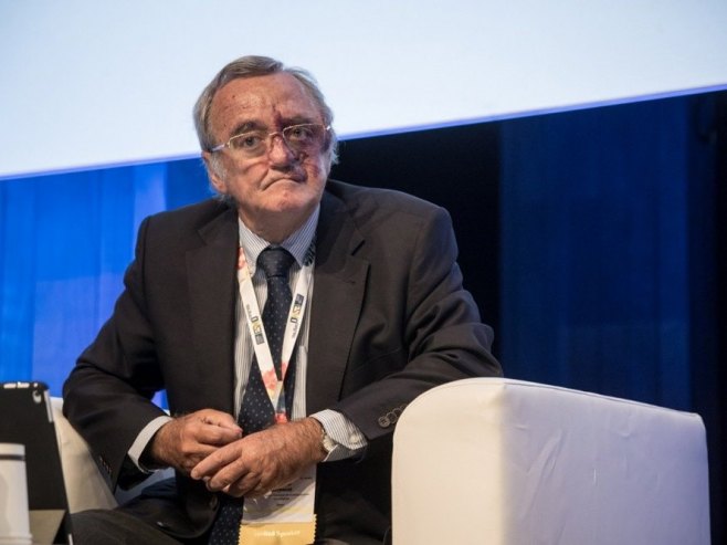 Доктор Маријано Барбасид (Фото:  EPA/YOAN VALAT) - 