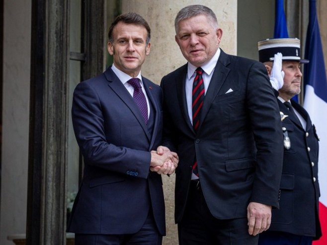 Фицо Макрону у Паризу рекао да је ЕУ неправедна према Србији