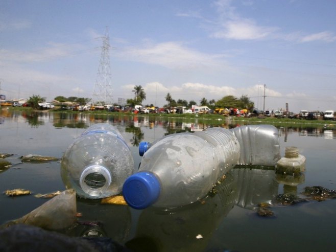 Научници из Јужне Кореје открили како очистити воду од нанопластике за 10 минута