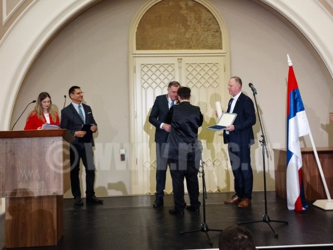 Додику у Будимпешти уручено одликовање за помоћ и подршку српској заједници (ФОТО/ВИДЕО)