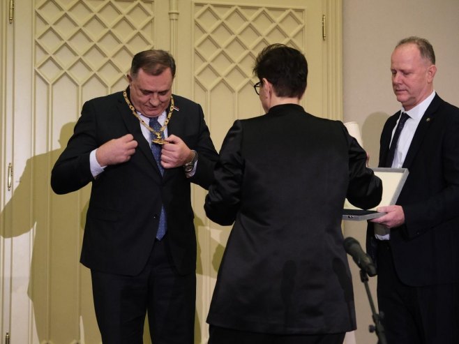 Додику у Будимпешти уручено одликовање за помоћ и подршку српској заједници (ФОТО/ВИДЕО)