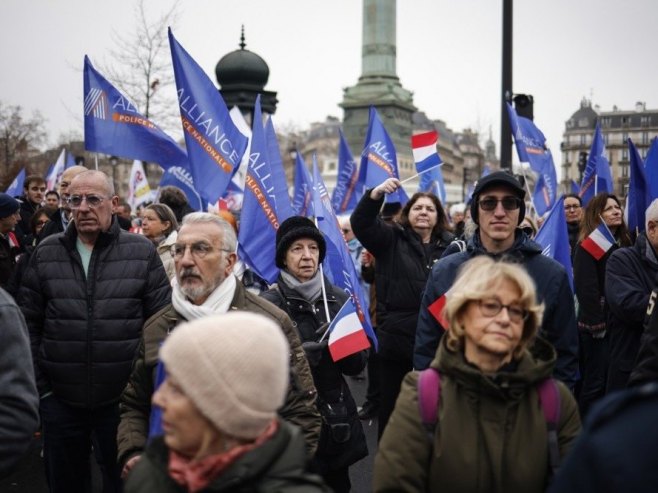 У Паризу одржан марш за излазак Француске из Европске уније (ВИДЕО)