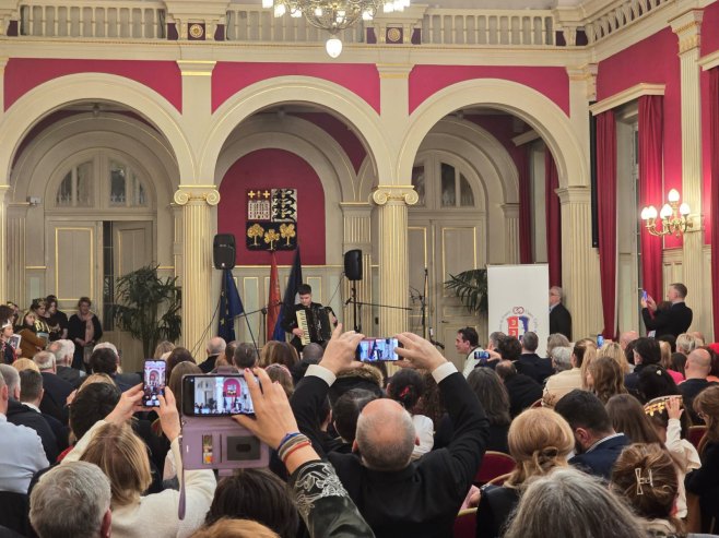 Виртуоз на хармоници Ђорђе Перић наступио на Светосавској академији у Паризу