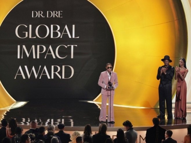 Греми награда (Фото: EPA/CHRIS TORRES) - 