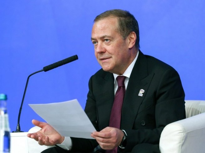 Медведев: Употреба нуклеарног оружја могућа ако се ради о судбини државе