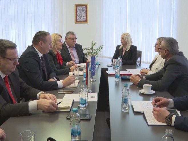 Остојић са синдикалцима и пензионерима: Отворен низ тема у циљу унапређења положаја радника