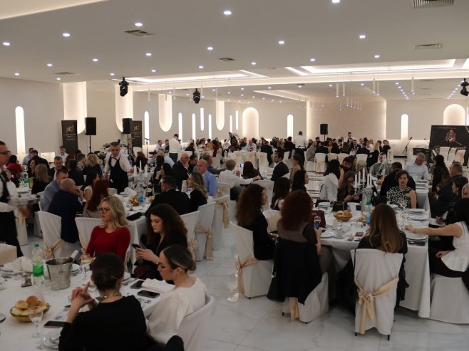 Svetosavski dobrotvorni bal u Derventi (Foto: RTRS)