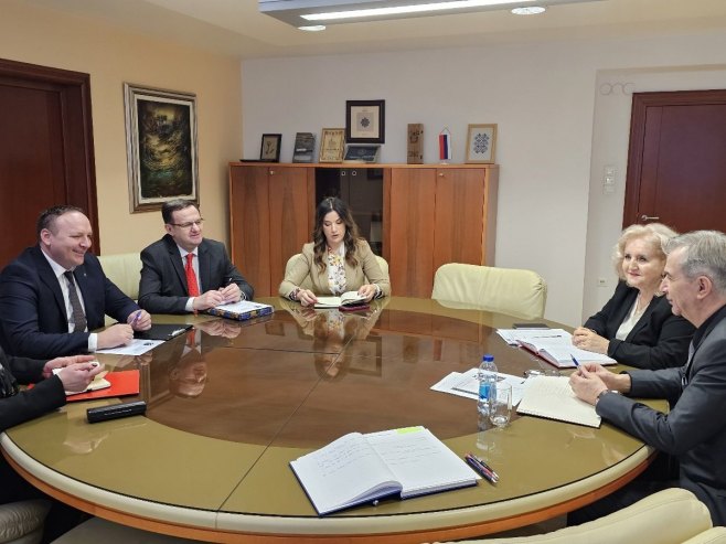 Контролисати раст цијена и ограничити маржу