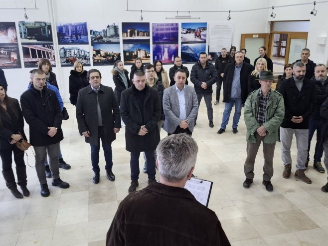 Изложба фотографија "30 година повратка -агресије, окупације, страдања и разарања Мркоњић Града (ФОТО)