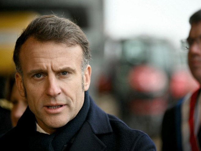 Макрон: У току припреме за разговор са Путином