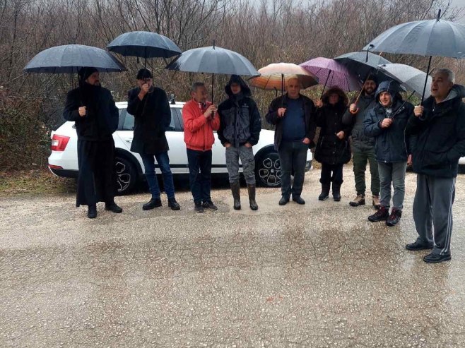 Мјештани села код Мостара седми дан бране посједе Срба повратника