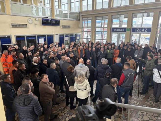 Информативни састанак синдиката са радницима ЖРС о стању у овом предузећу