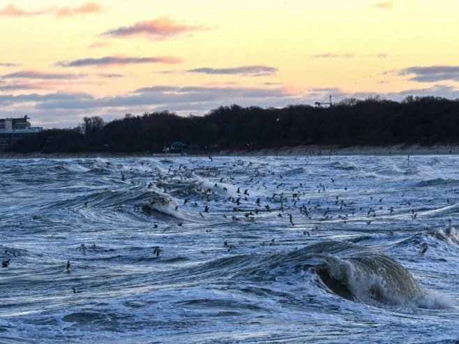 Далмацију погодила једна од највећих плима у задњих десетак година (ВИДЕО)