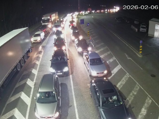 Појачан саобраћан на улазу и излазу из БиХ ка Хрватској