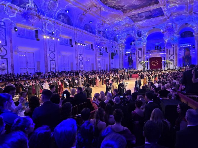 Светосавски бал у Бечу: Преко 3.000 људи напунило салу палате у Хофбургу - Требињци у центру пажње (ФОТО)