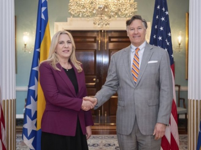 Цвијановић са замјеником америчког државног секретара Кристофером Ландауом