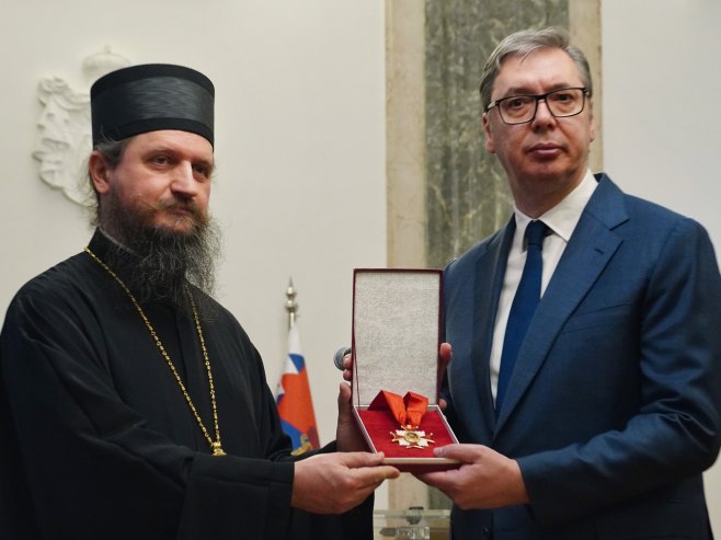 Владика Сергије уручио Вучићу орден  (ФОТО/ВИДЕО)