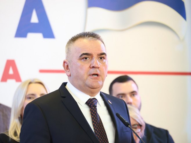 Саво Минић - Фото: ZIPAPHOTO/Borislav Zdrinja