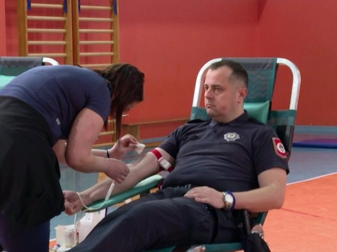 Добој: Око 80 добровољних давалаца крви у акцији Црвеног крста