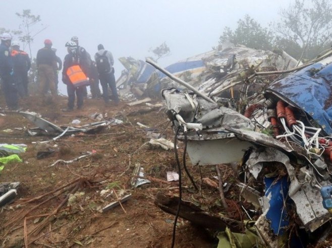 Путнички авион пао у море, сви преживјели (ВИДЕО)