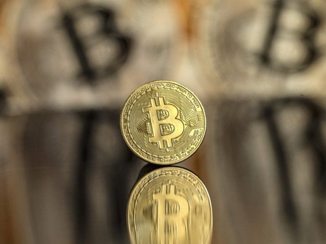 Биткоин пао за два одсто на 57.100 евра, итиријум за 1,7 одсто на 1.680 евра